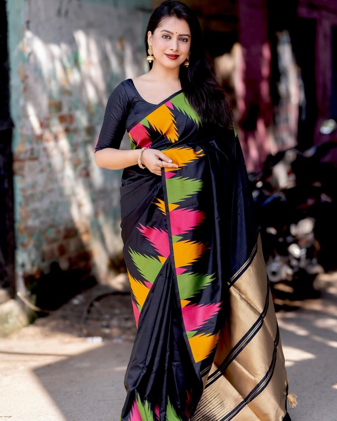 Conflate Black Soft Banarasi Silk Saree With Denouement Blouse Piece