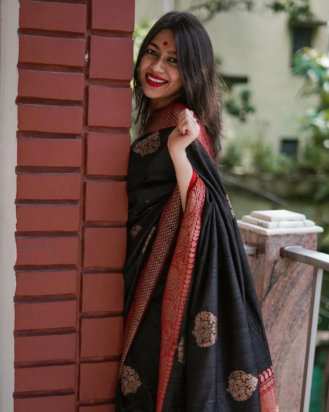 Lagniappe Black Soft Silk Saree With Magnetic Blouse Piece