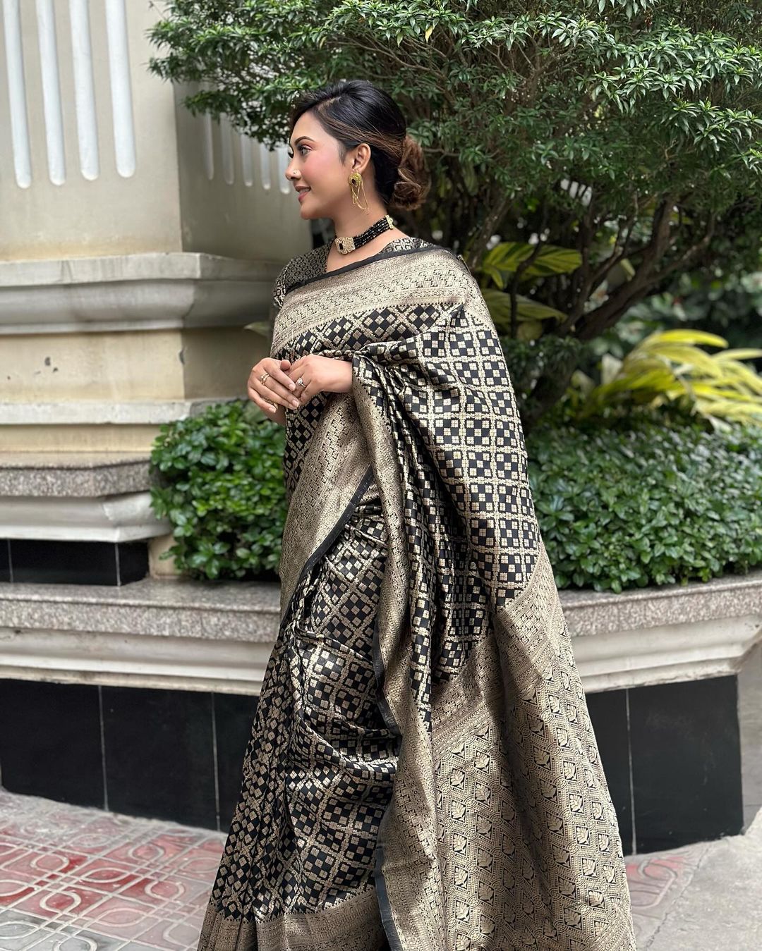 Impressive Black Soft Silk Saree With Lovely Blouse Piece