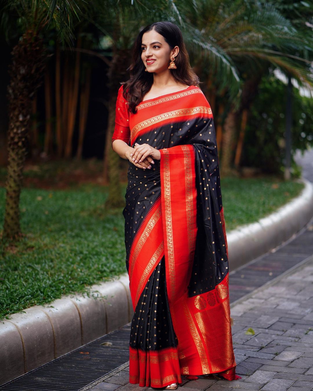 Fairytale Black Soft Silk Saree With Girlish Blouse Piece