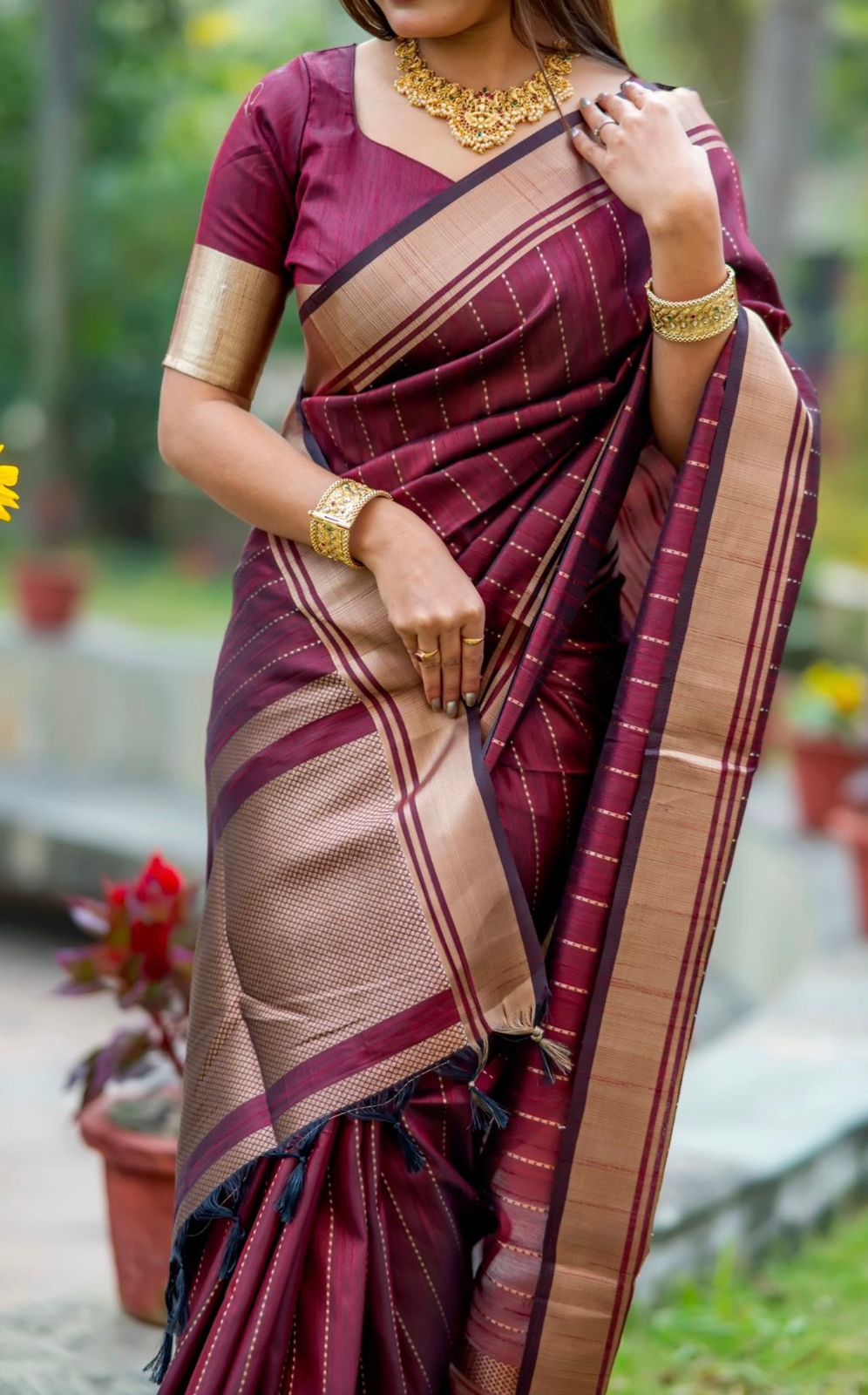 Propinquity Wine Soft Silk Saree With Desuetude Blouse Piece