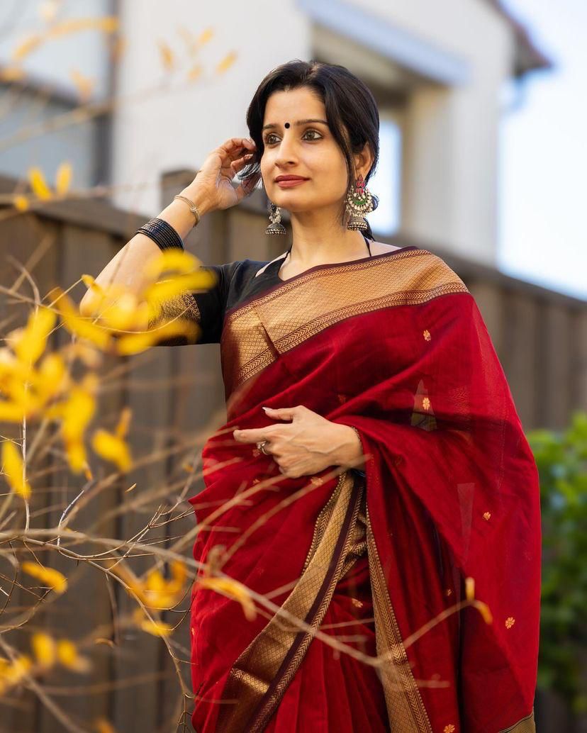 Conflate Red Cotton Silk Saree With Denouement Blouse Piece