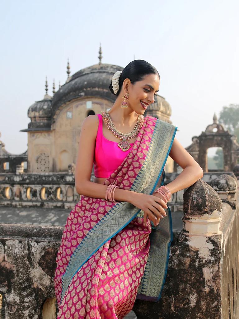 Admirable Pink Soft Banarasi Silk Saree With Blouse Piece