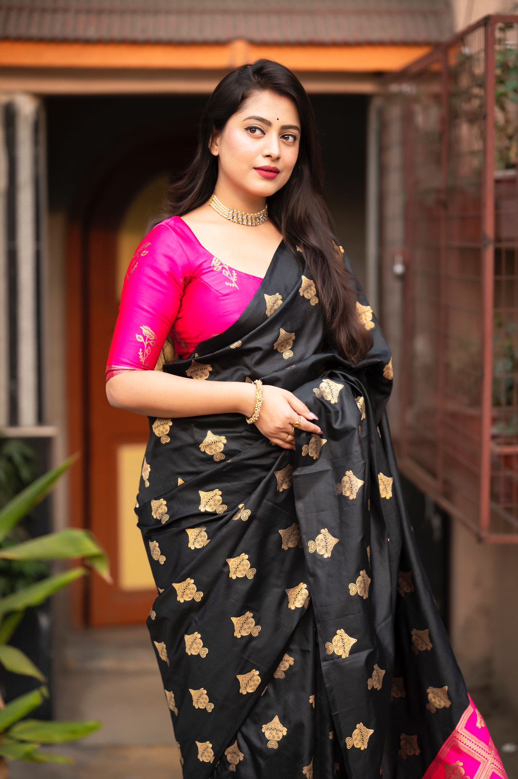 Flamboyant Black Soft Silk Saree With Glowing Blouse Piece