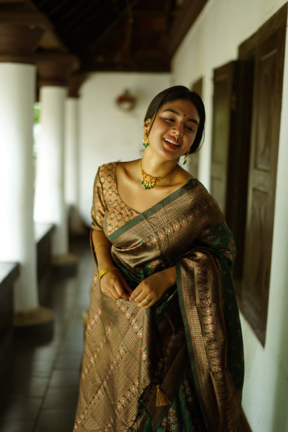 Prominent Green Soft Silk Saree With Splendiferous Blouse Piece