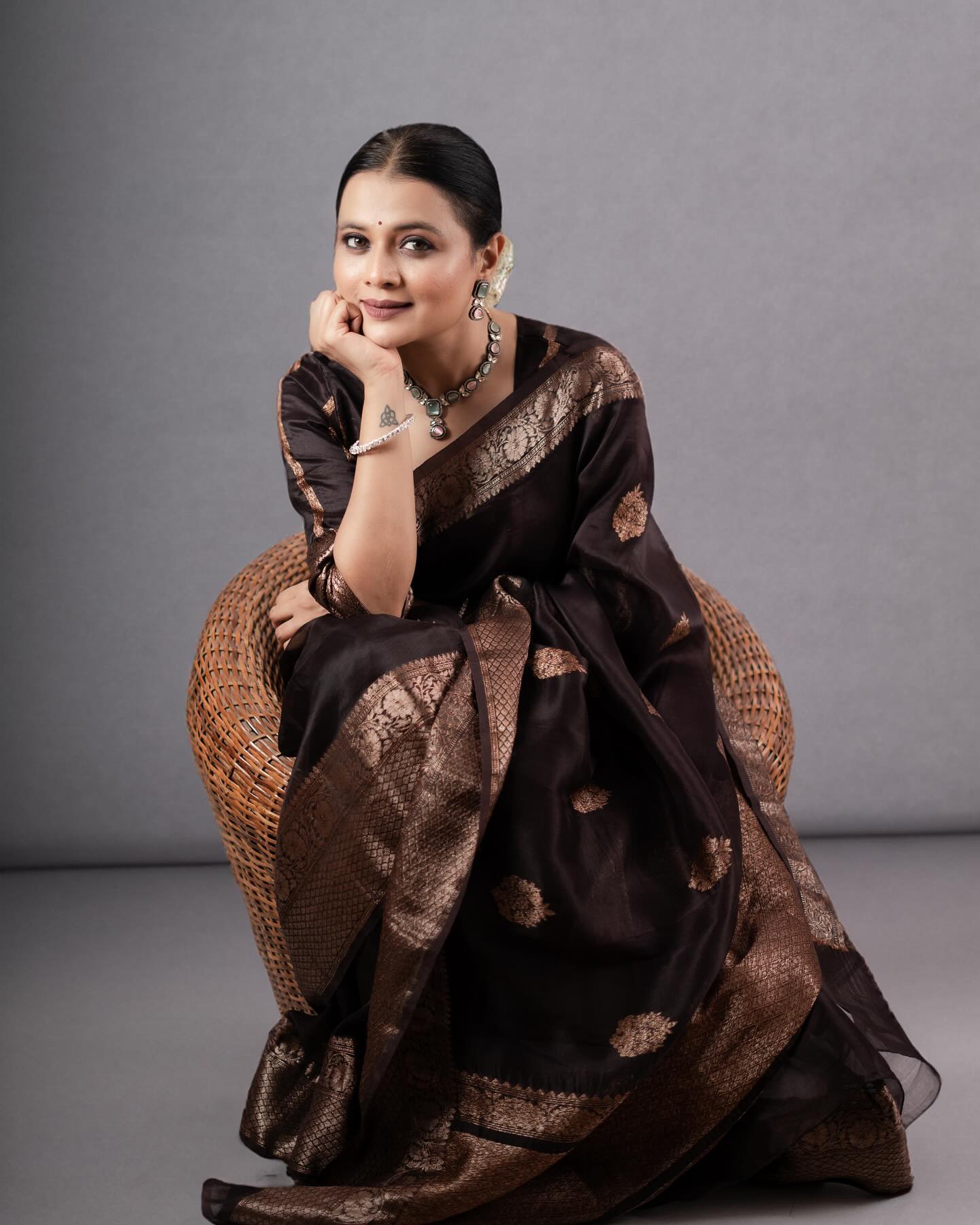 Ebullience Black Soft Silk Saree With Sempiternal Blouse Piece