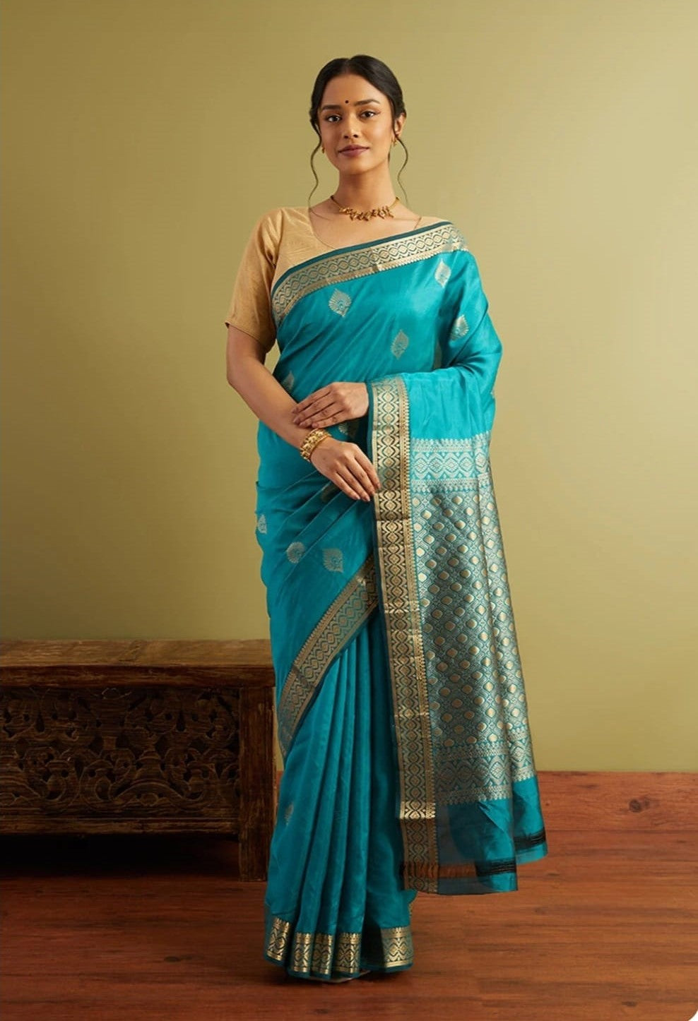 Blissful Firozi Soft Silk Saree With Classic Blouse Piece