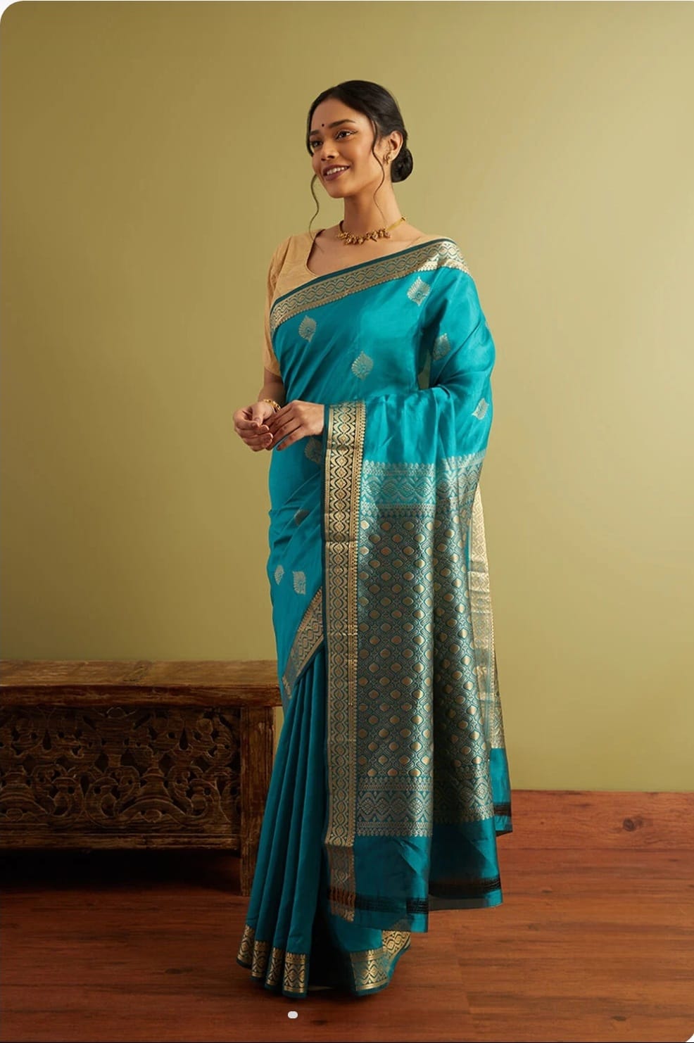 Blissful Firozi Soft Silk Saree With Classic Blouse Piece