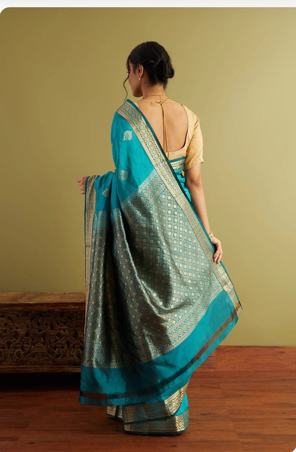 Blissful Firozi Soft Silk Saree With Classic Blouse Piece