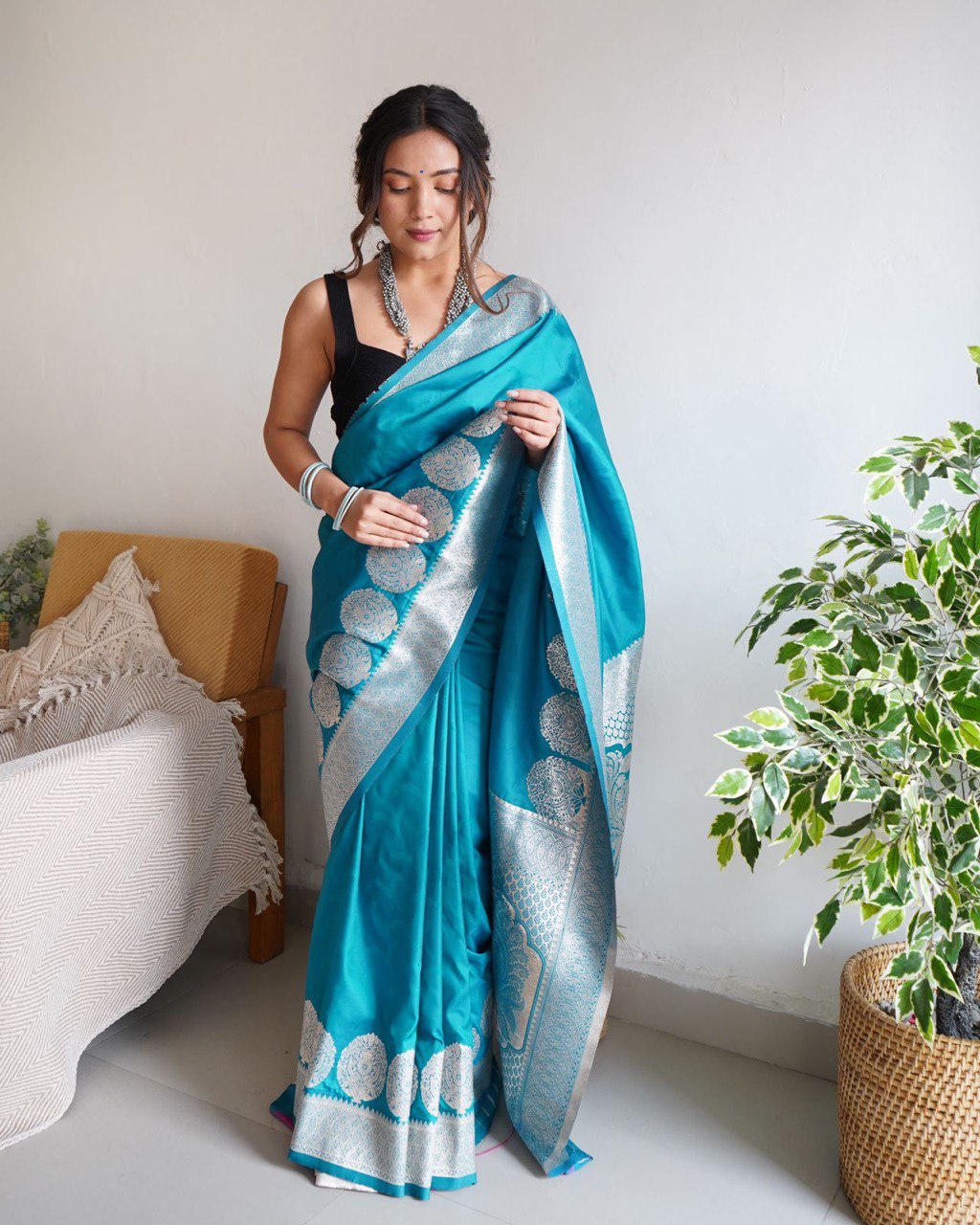 Enticing Firozi Soft Silk Saree With Sophisticated Blouse Piece