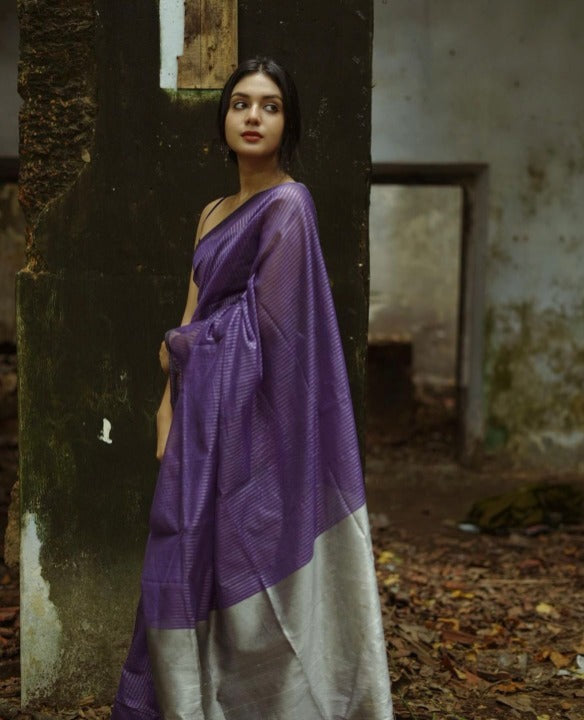 Desuetude Purple Soft Silk Saree With Engrossing Blouse Piece