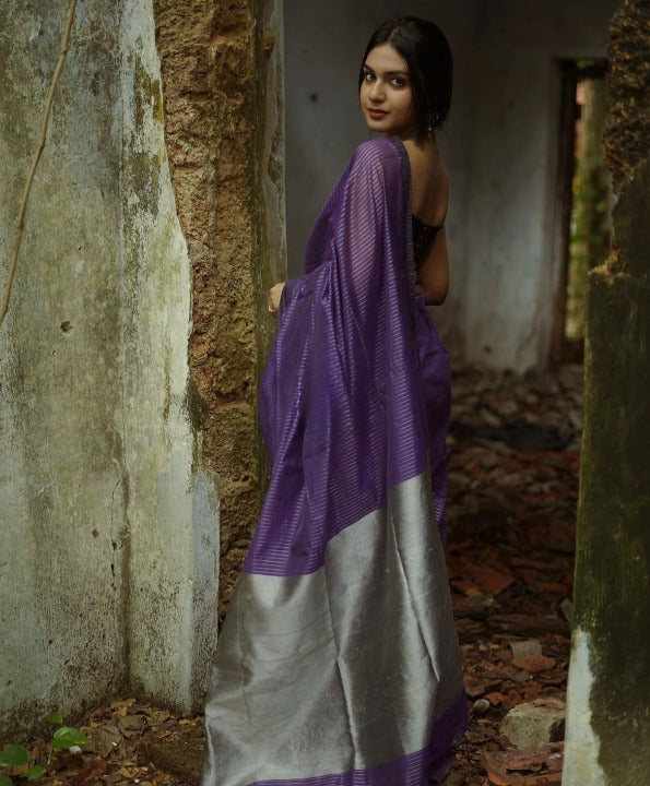 Desuetude Purple Soft Silk Saree With Engrossing Blouse Piece