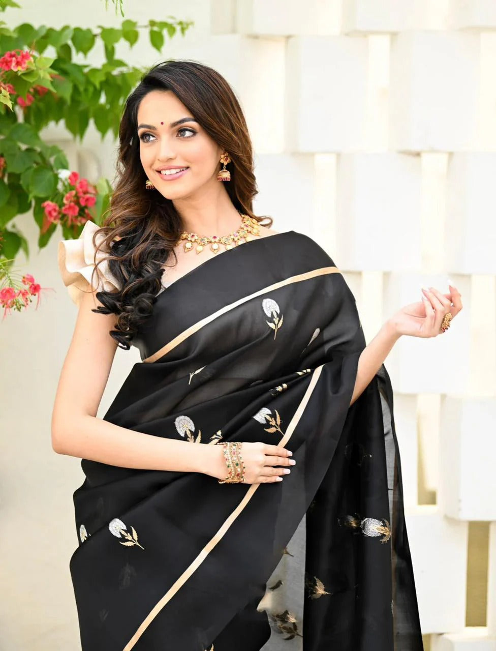 Symmetrical Black Soft Silk Saree With Snappy Blouse Piece