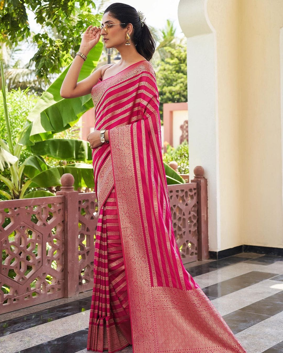 Excellent Dark Pink Soft Silk Saree With An insanely Blouse Piece