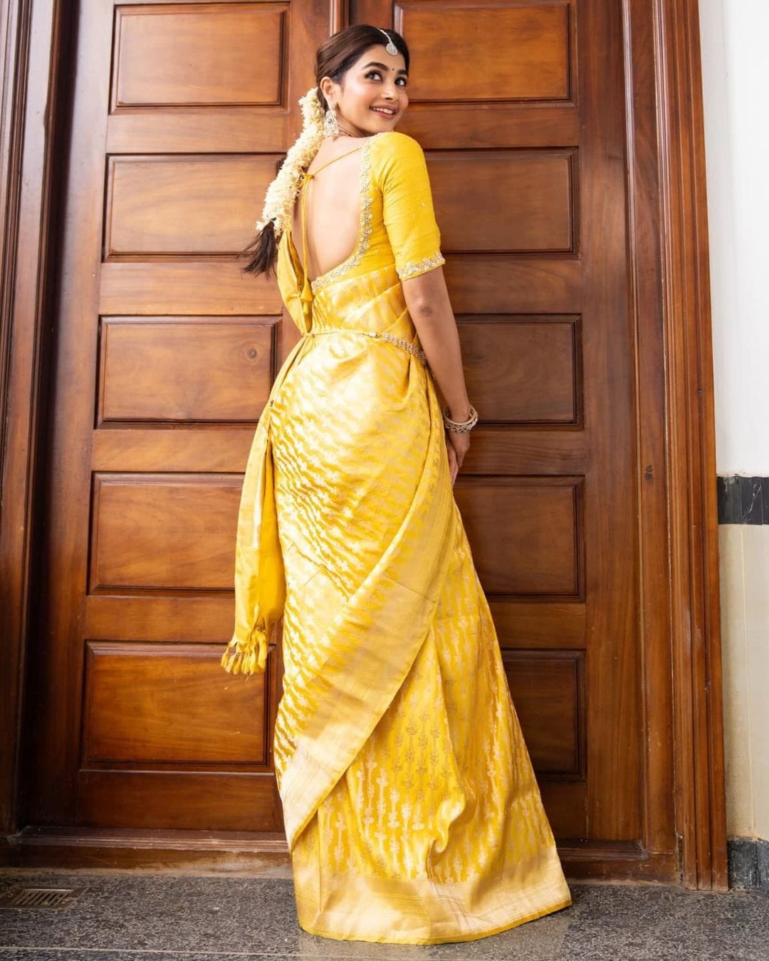 Arresting Yellow Soft Silk Saree With Smashing Blouse Piece