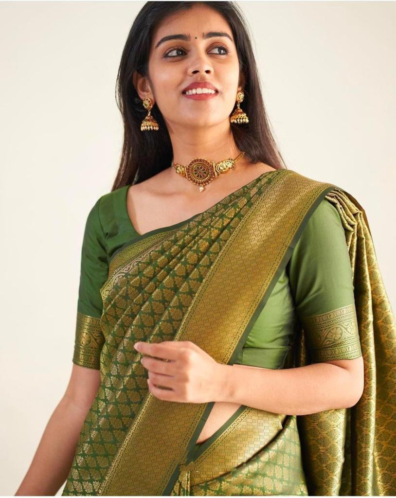 Trendy Green Soft Banarasi Silk Saree With Blouse Piece