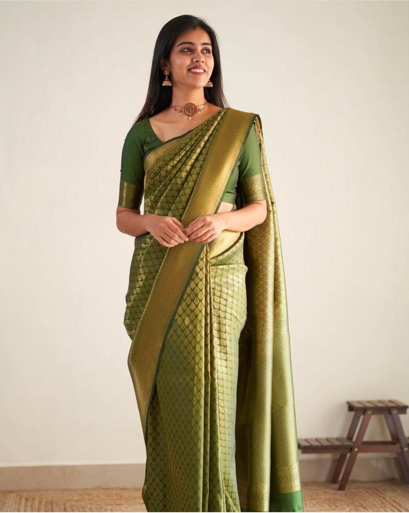 Trendy Green Soft Banarasi Silk Saree With Blouse Piece