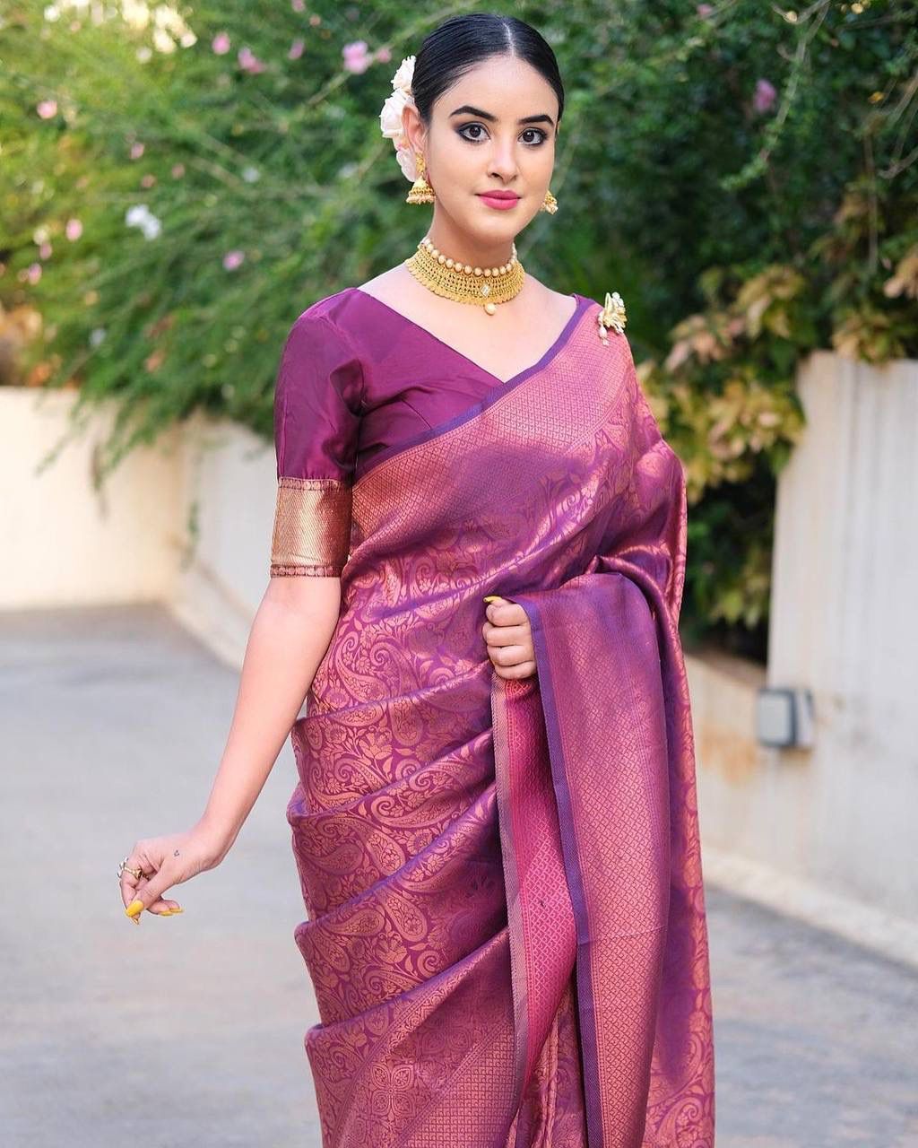 Glorious Purple Soft Banarasi Silk Saree With Classic Blouse Piece