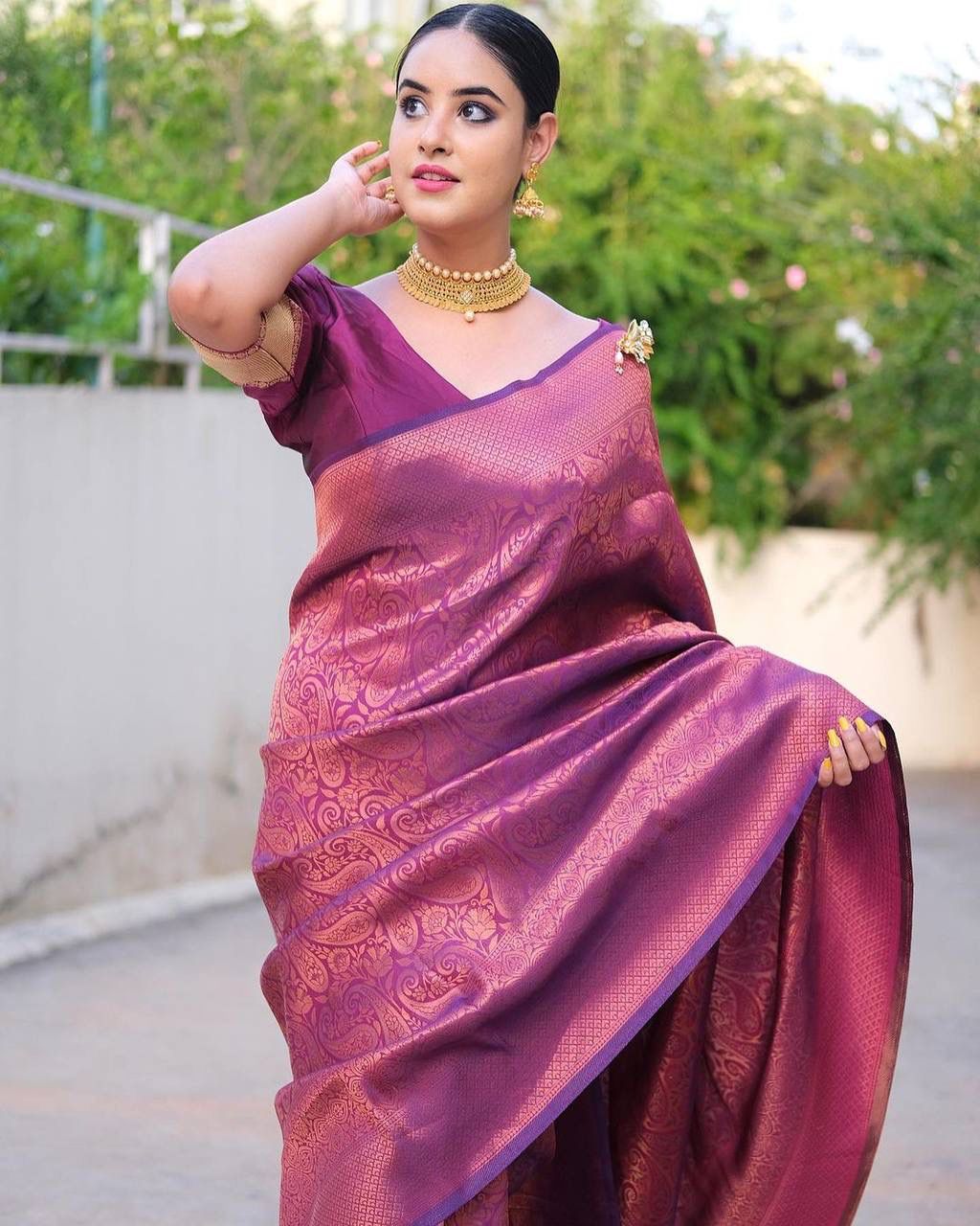 Glorious Purple Soft Banarasi Silk Saree With Classic Blouse Piece