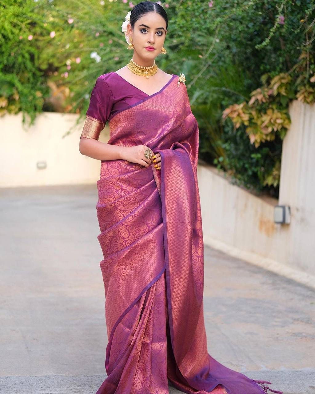 Glorious Purple Soft Banarasi Silk Saree With Classic Blouse Piece