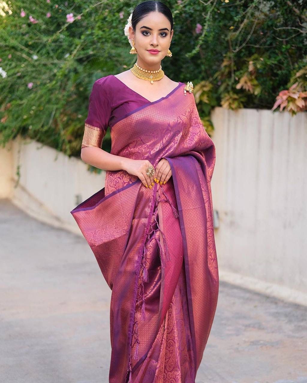 Glorious Purple Soft Banarasi Silk Saree With Classic Blouse Piece