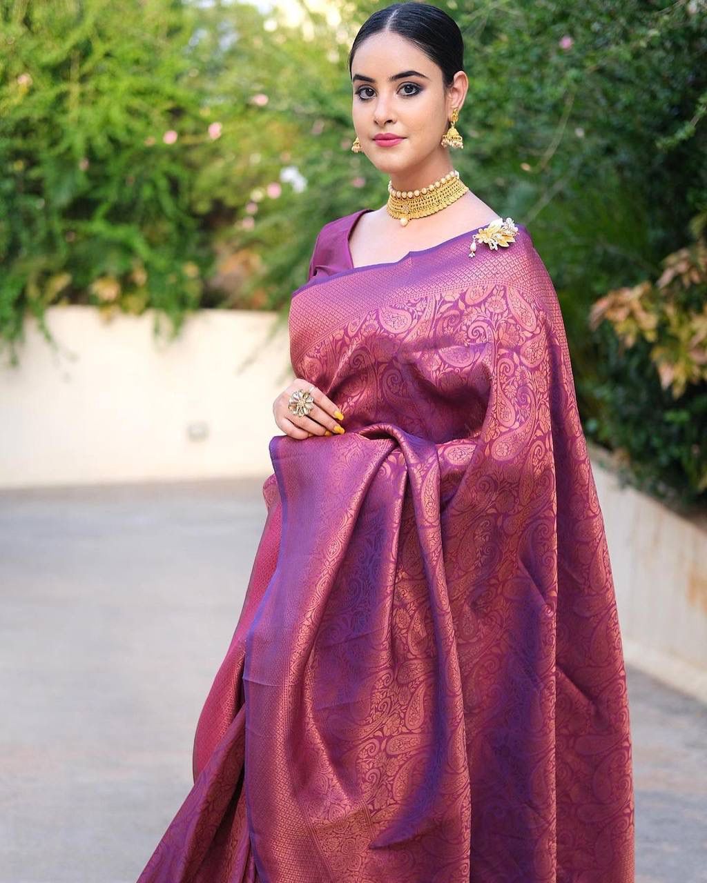 Glorious Purple Soft Banarasi Silk Saree With Classic Blouse Piece