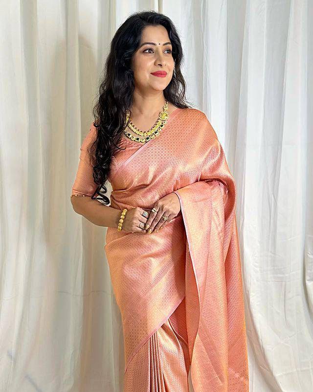 Incomparable Peach Soft Banarasi Silk Saree With Exquisite Blouse Piece
