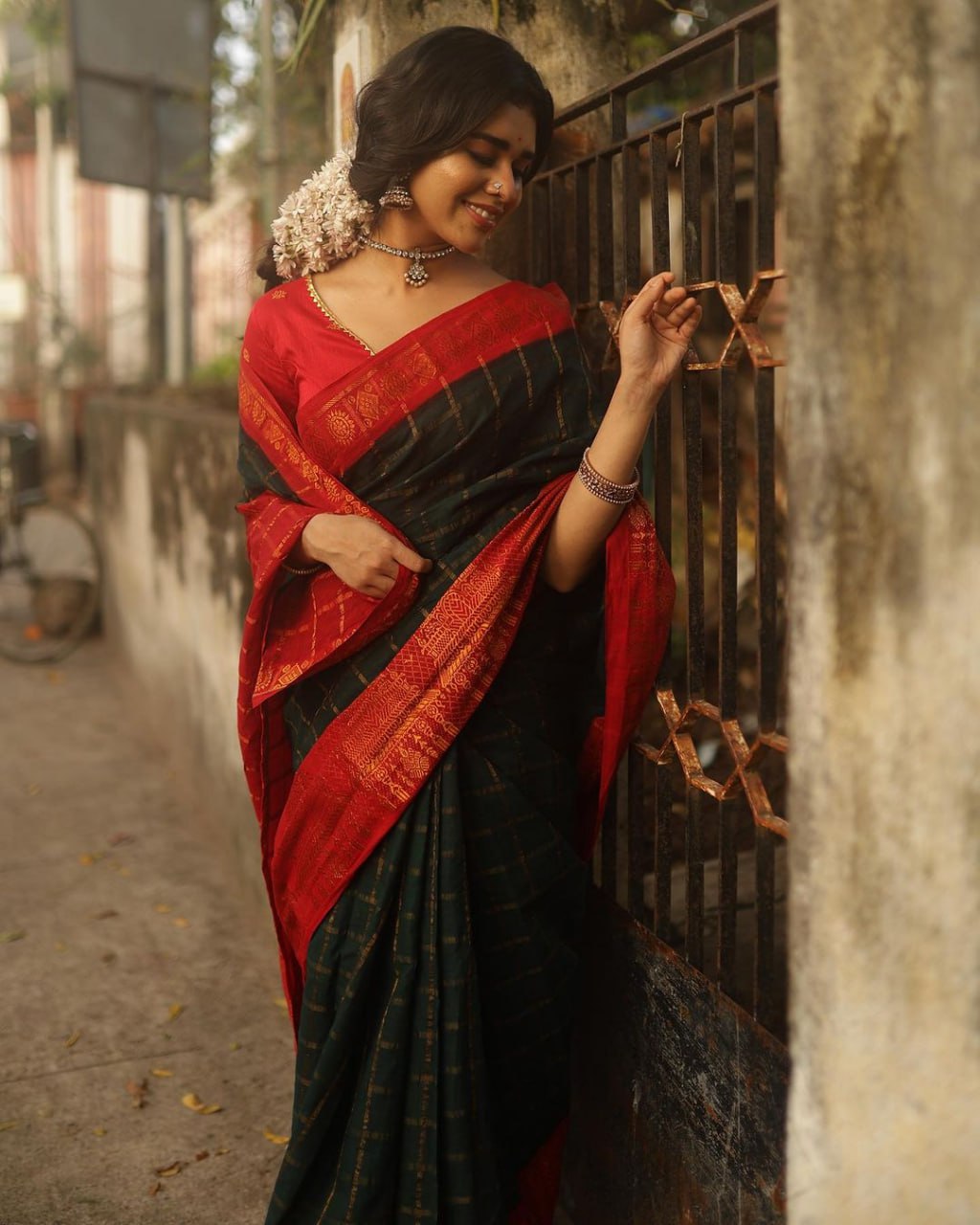 Sizzling Black Soft Banarasi Silk Saree With Unequalled Blouse Piece