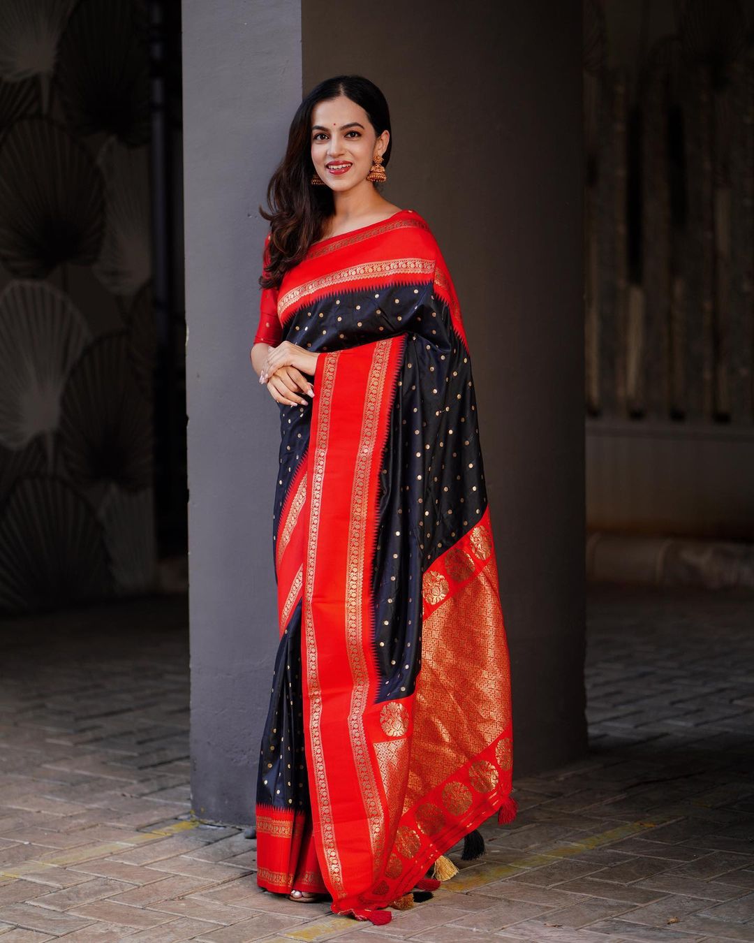 Fairytale Black Soft Silk Saree With Girlish Blouse Piece