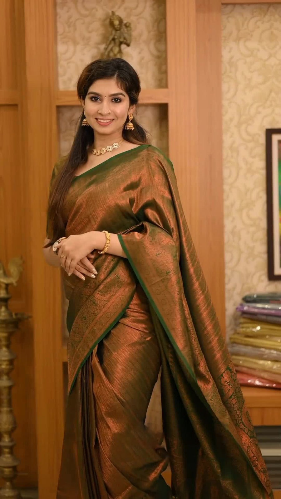 Delectable Green Soft Banarasi Silk Saree With Effervescent Blouse Piece