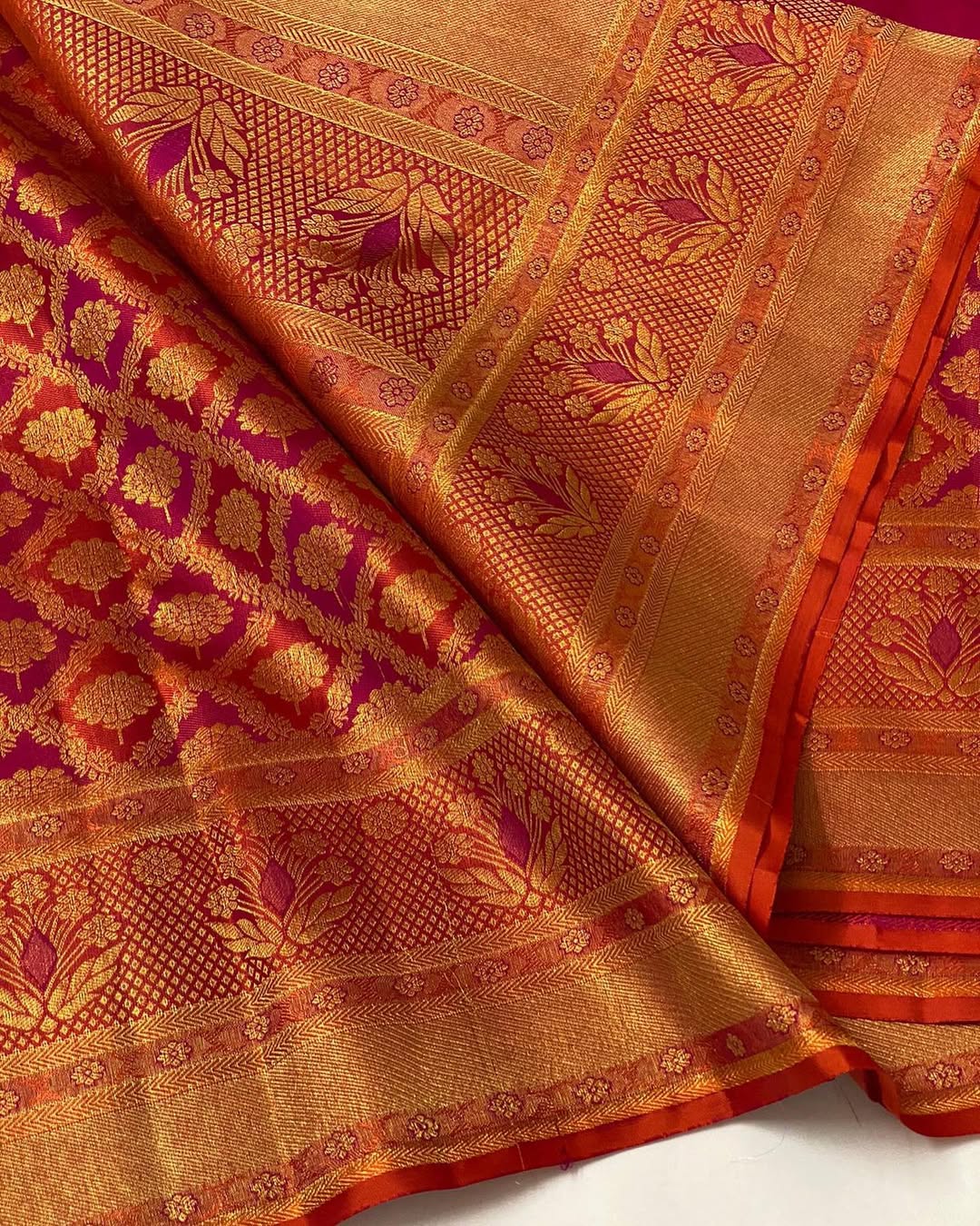 Preferable Red Soft Banarasi Silk Saree With Moiety Blouse Piece