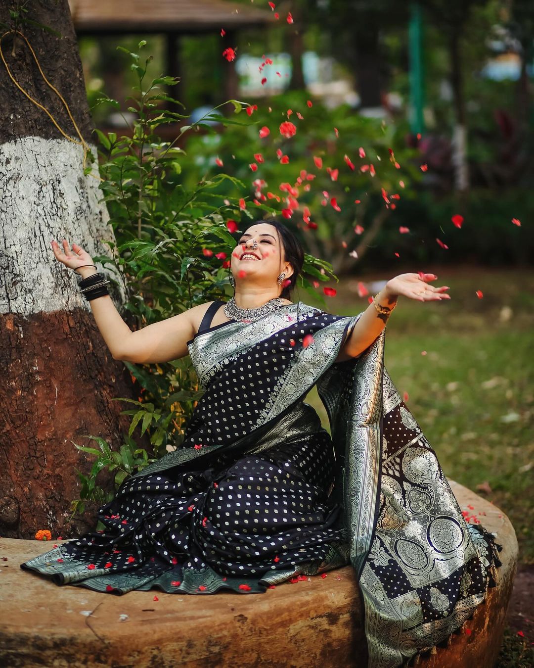 Efflorescence Black Soft Silk Saree With Felicitous Blouse Piece