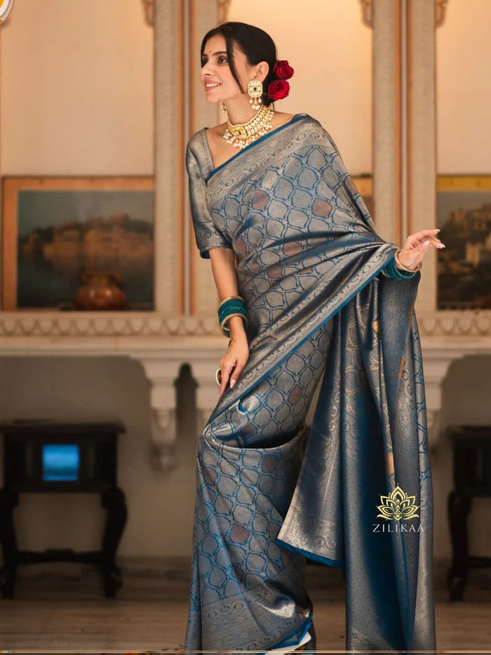 Diaphanous Rama Soft Silk Saree With Stunner Blouse Piece