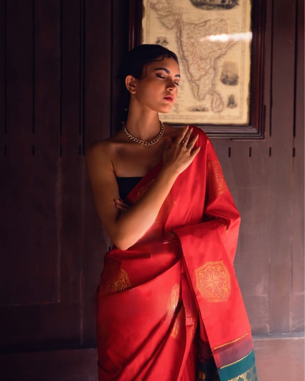 Chatoyant Red Soft Silk Saree With Delightful Blouse Piece