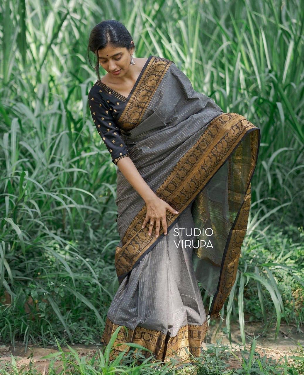 Ravishing Grey Soft Silk Saree With Transcendent Blouse Piece