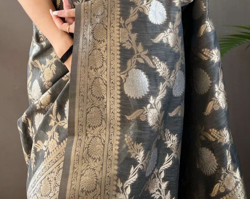 Elegant Grey Soft Silk Saree With Flameboyant Blouse Piece