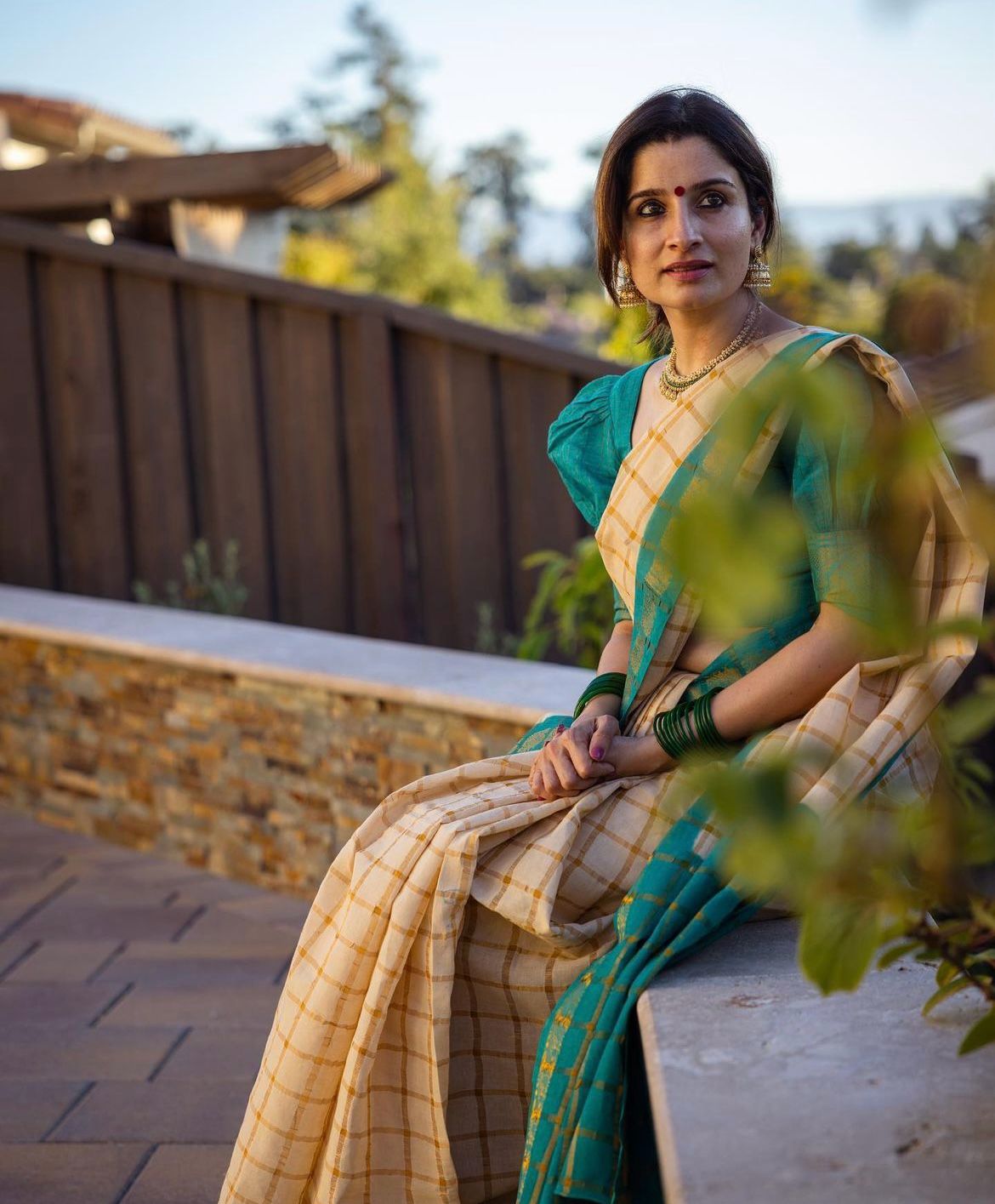 Arresting Beige Soft Silk Saree With An insanely Blouse Piece