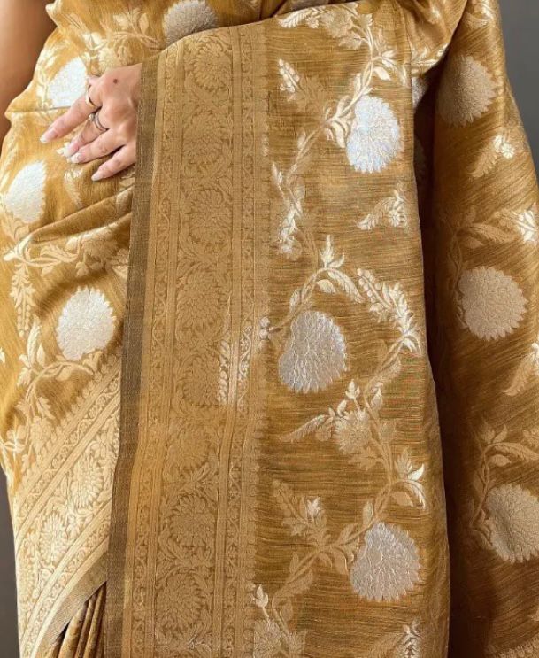 Twirling Mustered Soft Silk Saree With Ailurophile Blouse Piece