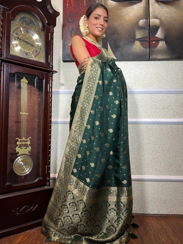 Incomparable Green Soft Silk Saree With Mesmeric Blouse Piece