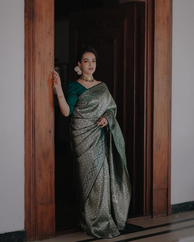 Exceptional Green Soft Silk Saree With Staggering Blouse Piece