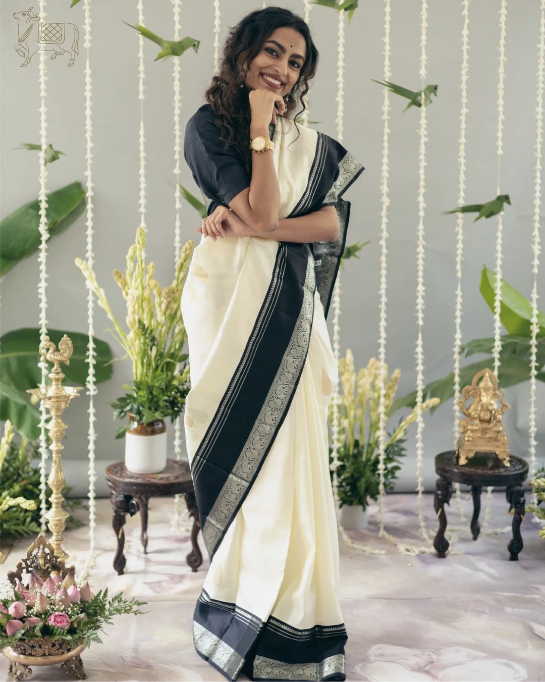 Phenomenal White Soft Silk Saree With Redolent Blouse Piece