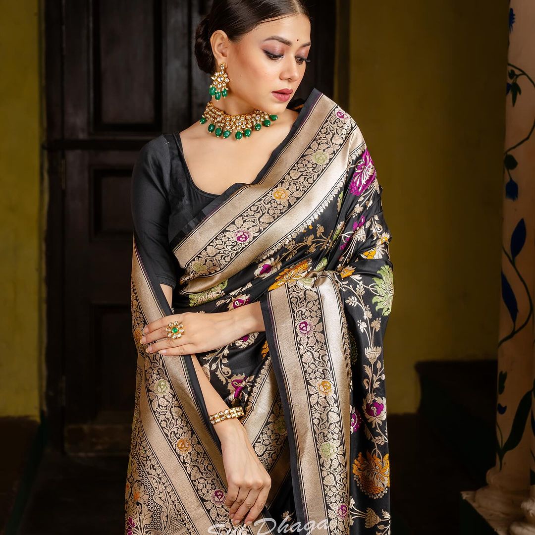 Felicitous Black Soft Silk Saree With Glorious Blouse Piece