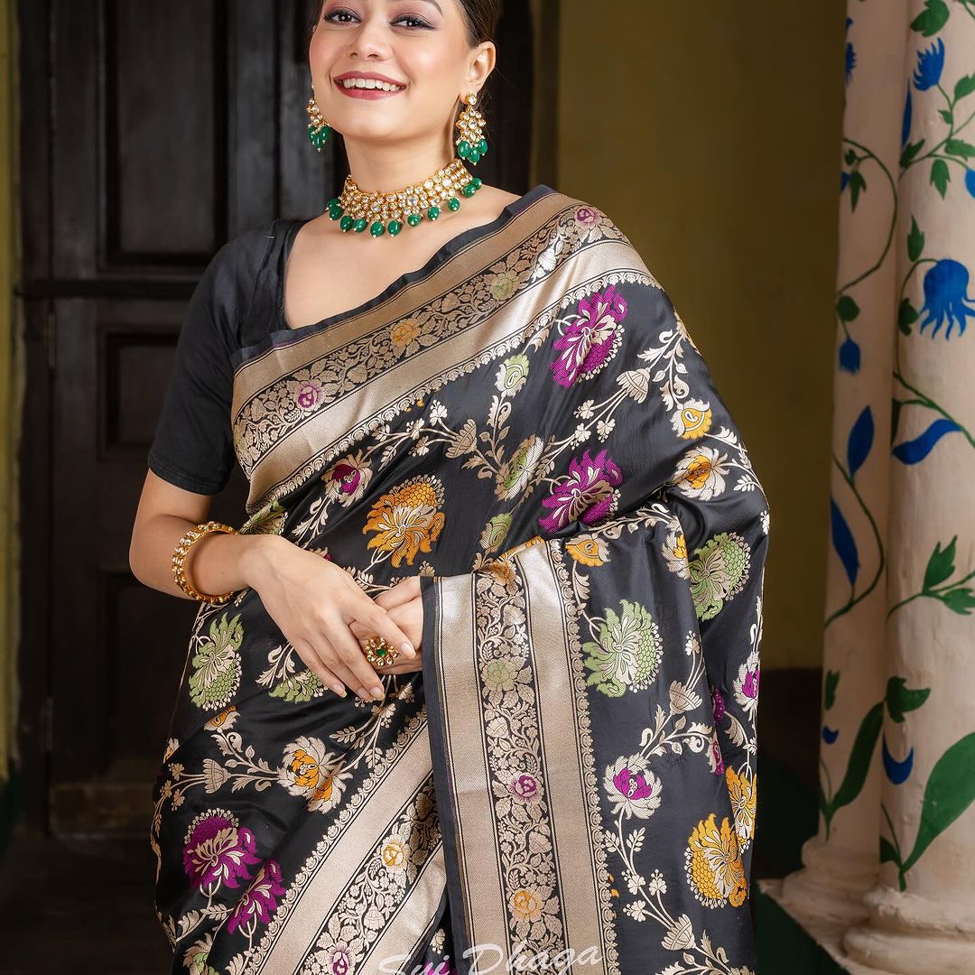 Felicitous Black Soft Silk Saree With Glorious Blouse Piece