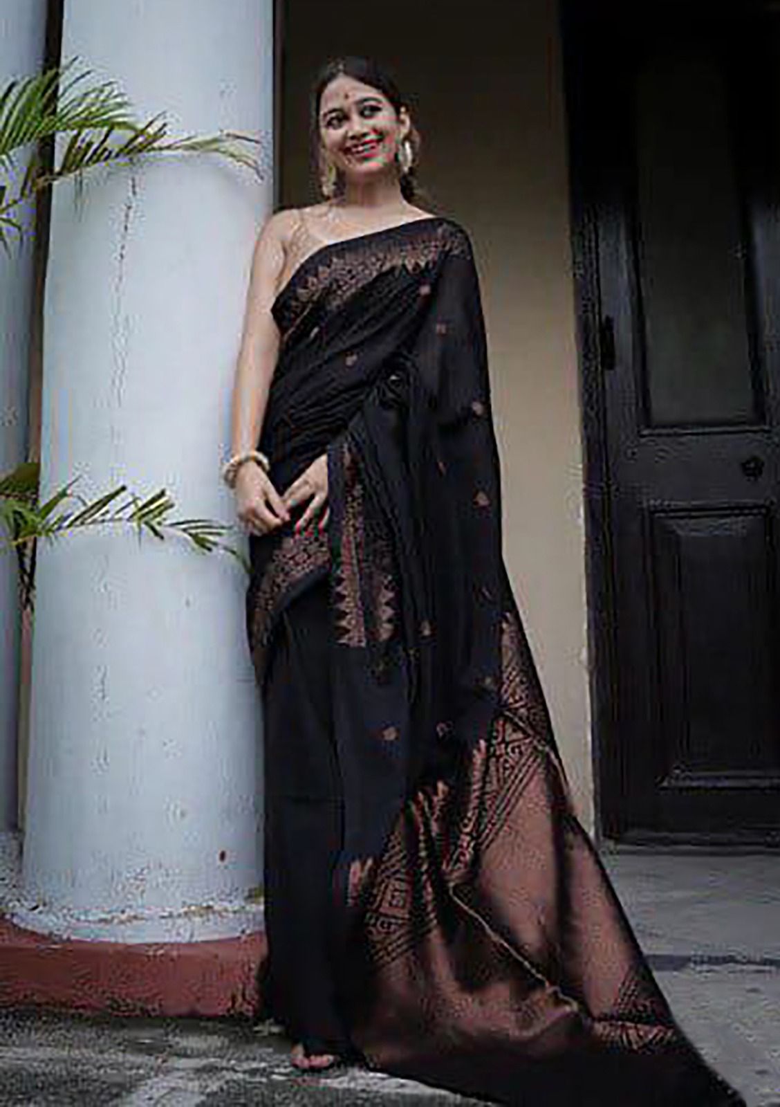 Surreptitious Black Soft Silk Saree With Evocative Blouse Piece