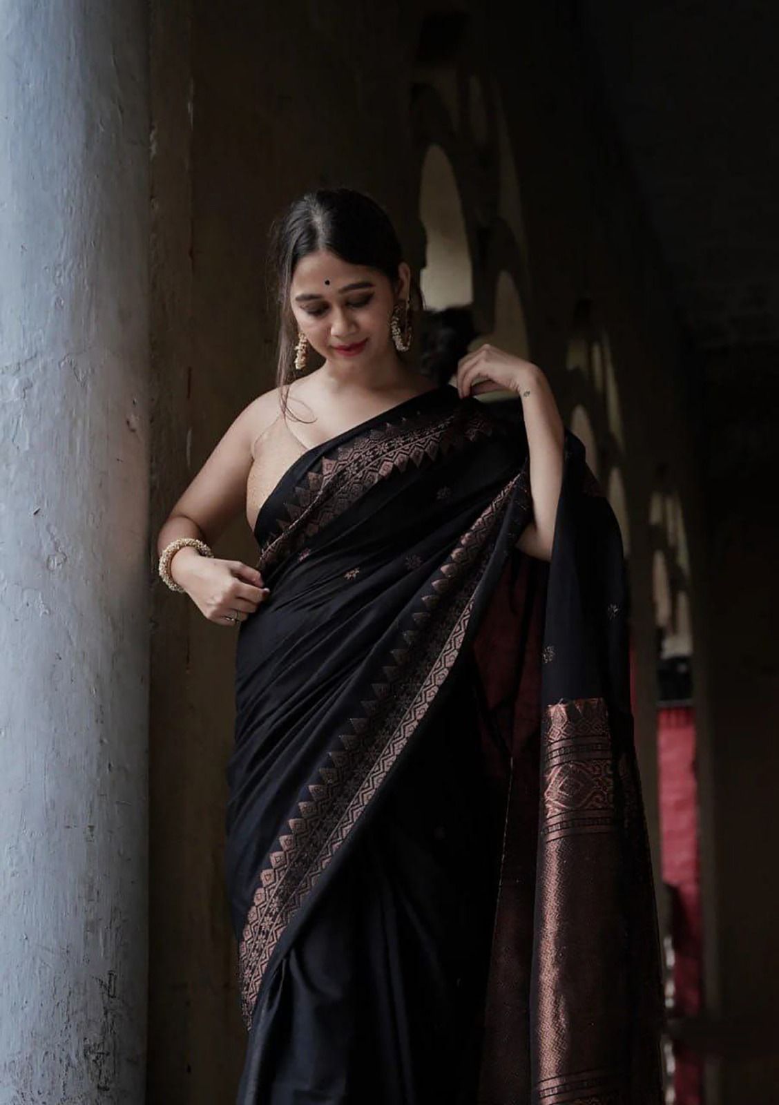 Surreptitious Black Soft Silk Saree With Evocative Blouse Piece