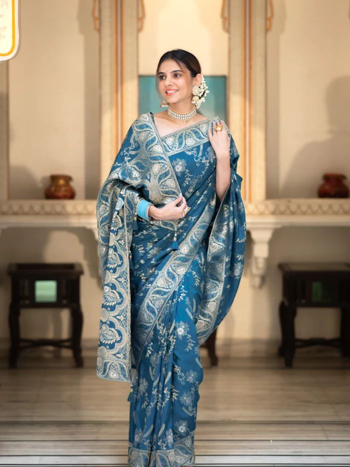 Effervescent Rama Color Soft Banarasi Silk Saree With Fantabulous Blouse Piece