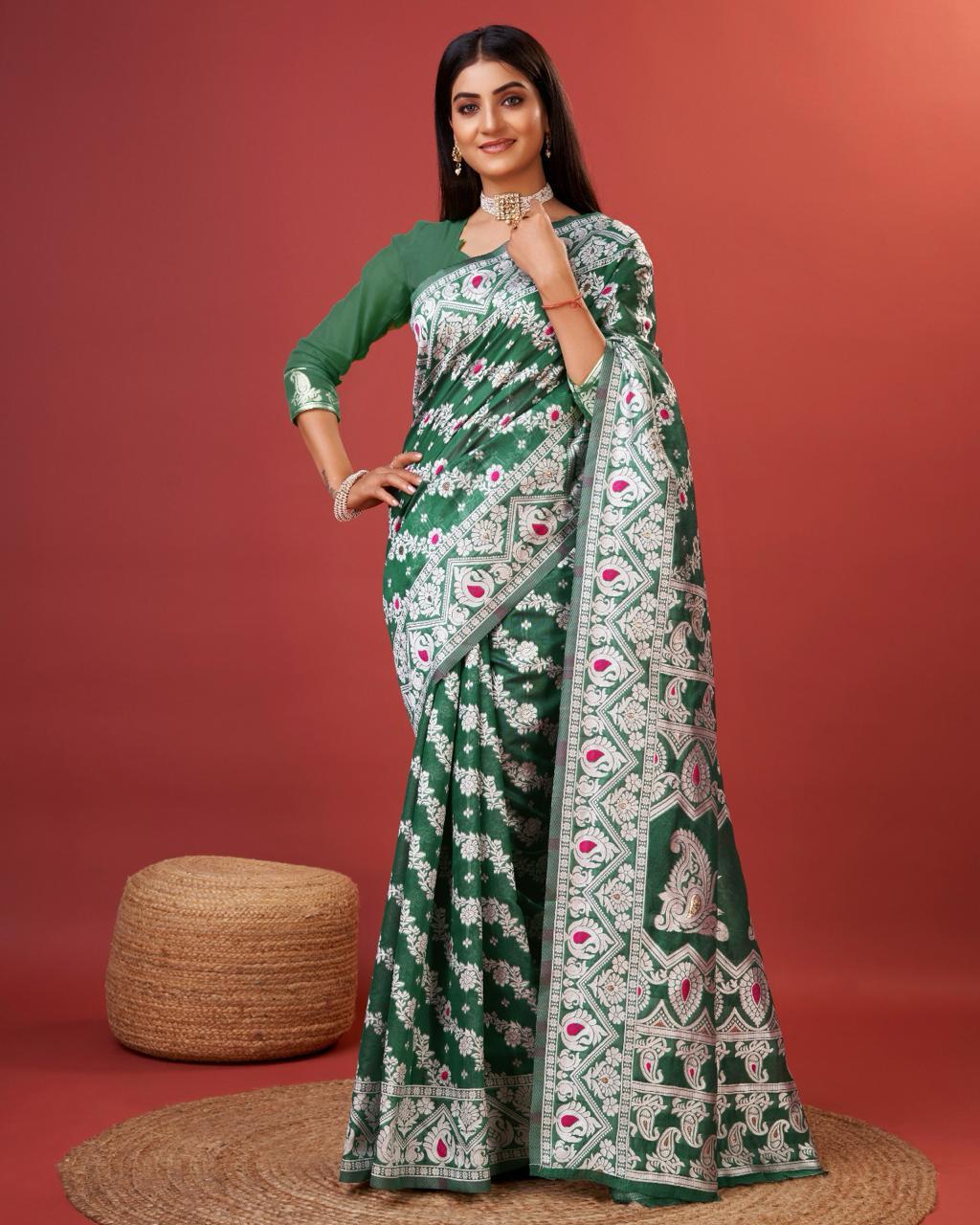 Tremendous Green Cotton Silk Saree With Adoring Blouse Piece