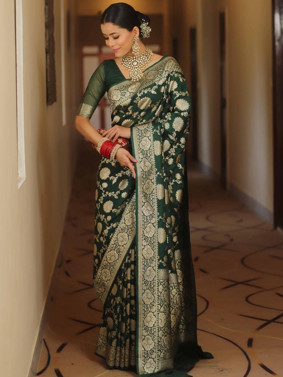 Desuetude Green Soft Silk Saree With Stunning Blouse Piece