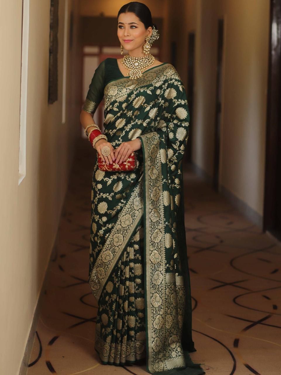 Desuetude Green Soft Silk Saree With Stunning Blouse Piece