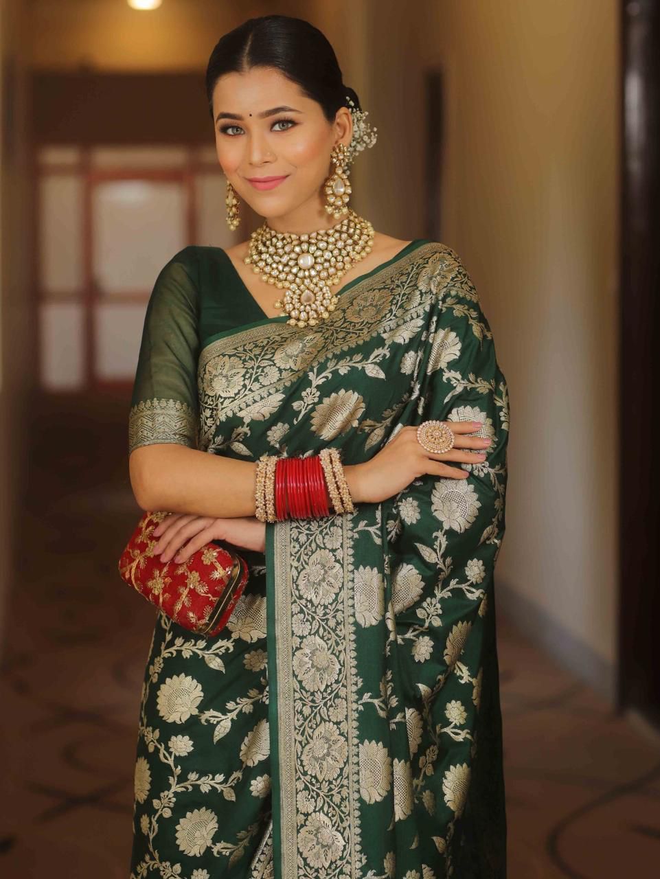 Desuetude Green Soft Silk Saree With Stunning Blouse Piece